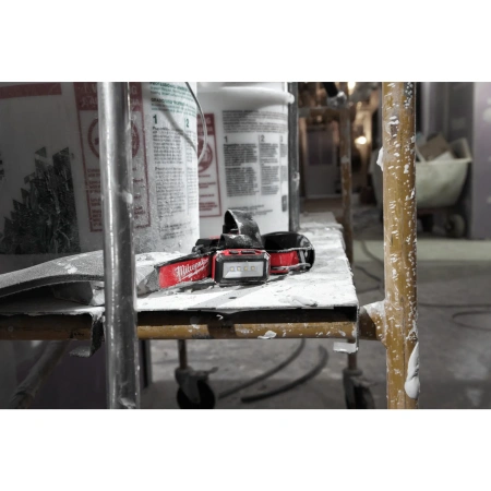 Аккумуляторный налобный, светодиодный фонарь, заряжаемый через USB Milwaukee L4 HLRP-301 (Арт. 4933479767)