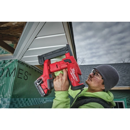 Аккумуляторный зауженный степлер Milwaukee M18 FNCS18GS-202X FUEL  (Арт. 4933471940)