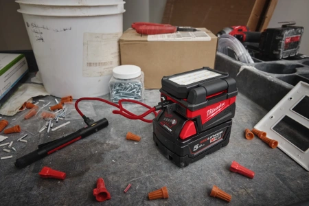 Аккумуляторный светодиодный фонарь с шарнирным световым блоком Milwaukee M18 ALIS-0 (Арт. 4933498148)