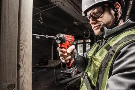 Аккумуляторный субкомпактный импульсный винтоверт Milwaukee M12 FID2-202X FUEL  (Арт. 4933479877)