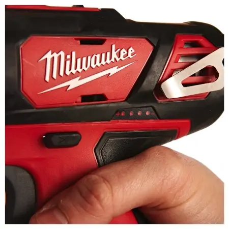 Аккумуляторная ударная дрель - шуруповерт Milwaukee M12 BPDMC-202С  (Арт. 4933499465)