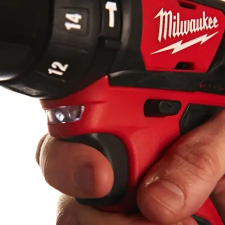 Аккумуляторная ударная дрель - шуруповерт Milwaukee M12 BPDMC-202С  (Арт. 4933499465)