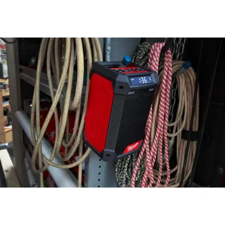 Аккумуляторное радио DAD+/зарядное устройство Milwaukee M12 RCDAB+-0  (Арт. 4933472114)