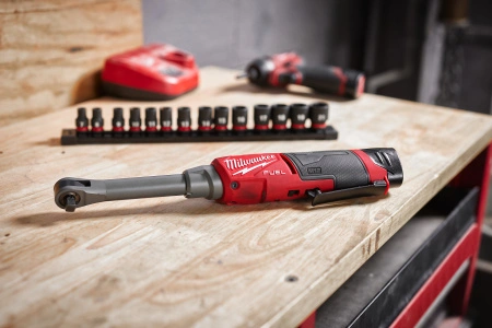 Аккумуляторная удлиненная высокоскоростная импульсная трещотка Milwaukee M12 FHIR38 LR-0 (3/8'') FUEL (Арт. 4933480791)